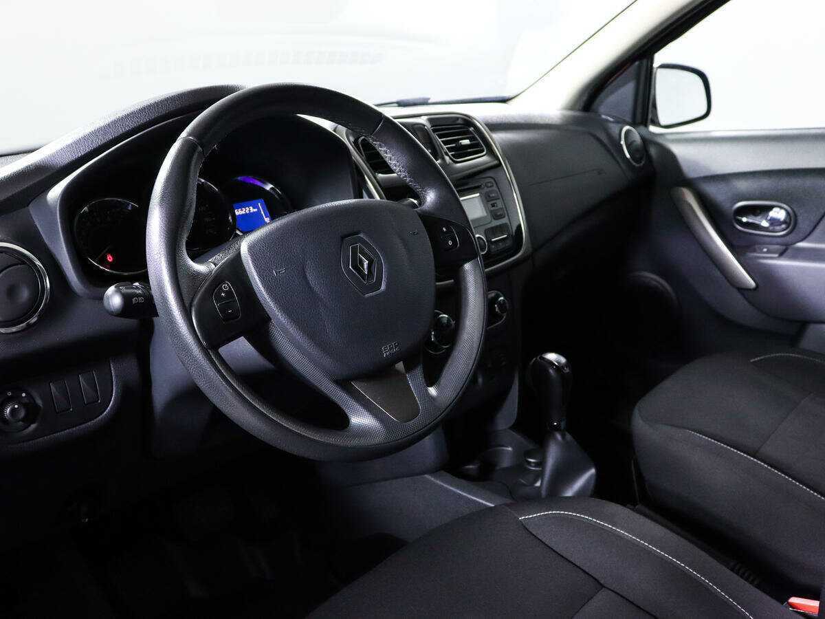 Renault Sandero с пробегом — 2016 год. Фото: #13
