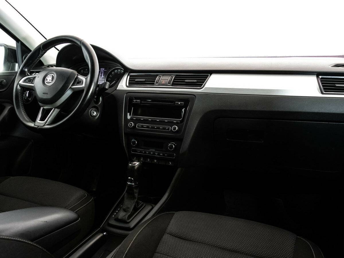 Skoda Rapid с пробегом — 2015 год. Фото: #8