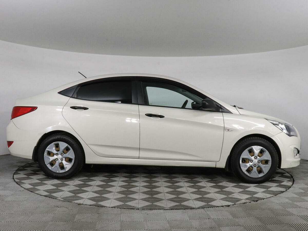 Hyundai Solaris с пробегом — 2015 год. Фото: #3