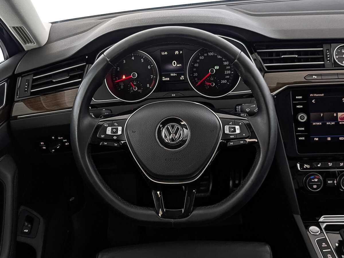 Volkswagen Passat с пробегом — 2019 год. Фото: #21