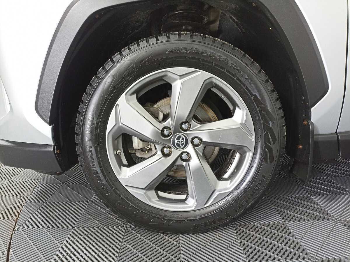 Toyota RAV4 с пробегом — 2019 год. Фото: #17