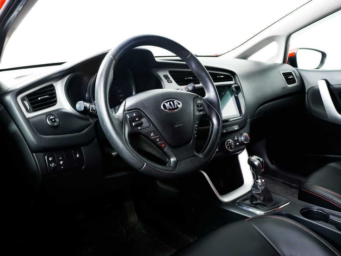 Kia Ceed с пробегом — 2015 год. Фото: #10