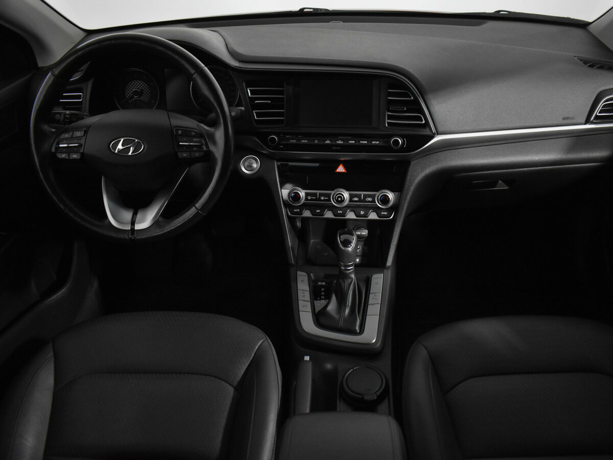 Hyundai Elantra с пробегом — 2019 год. Фото: #9