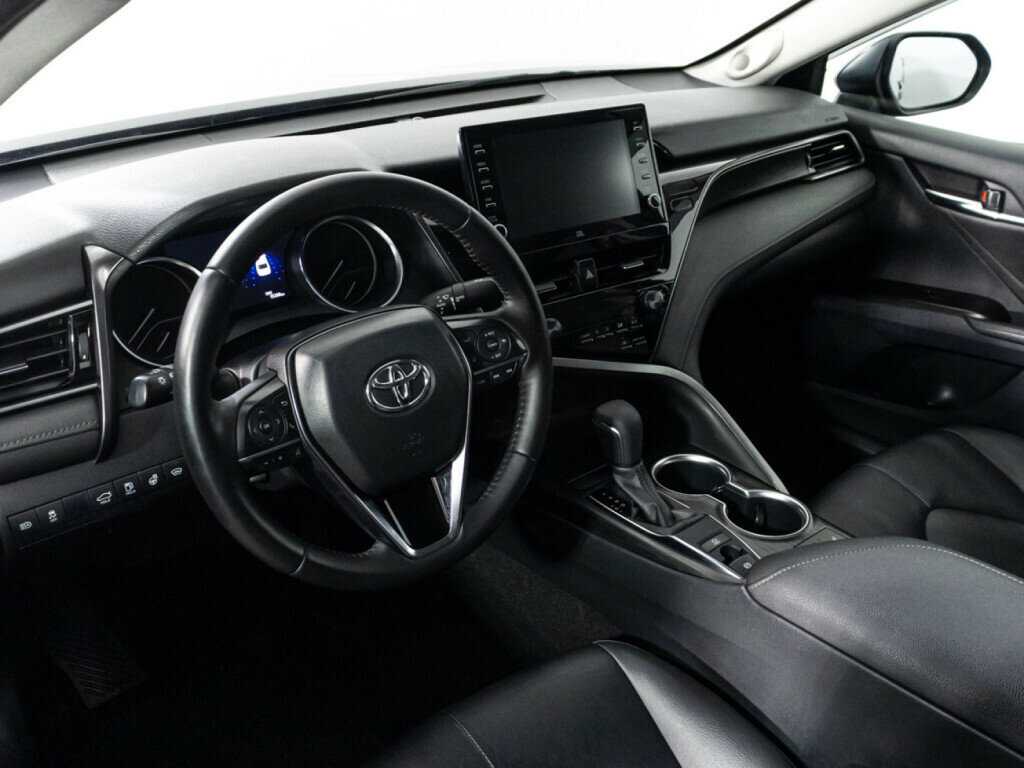 Toyota Camry с пробегом — 2021 год. Фото: #10