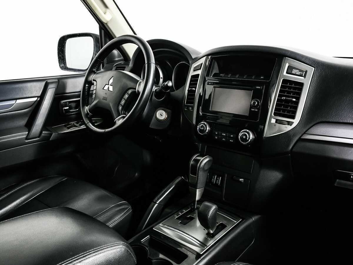 Mitsubishi Pajero с пробегом — 2015 год. Фото: #8
