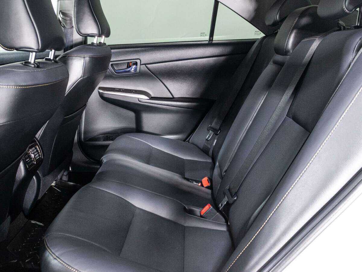 Toyota Camry с пробегом — 2017 год. Фото: #9