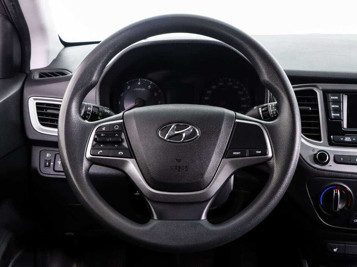 Hyundai Solaris с пробегом — 2020 год. Фото: #11