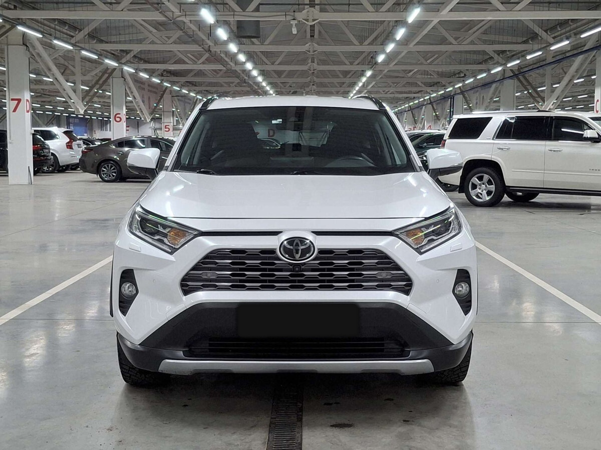 Toyota RAV4 с пробегом — 2021 год. Фото: #1