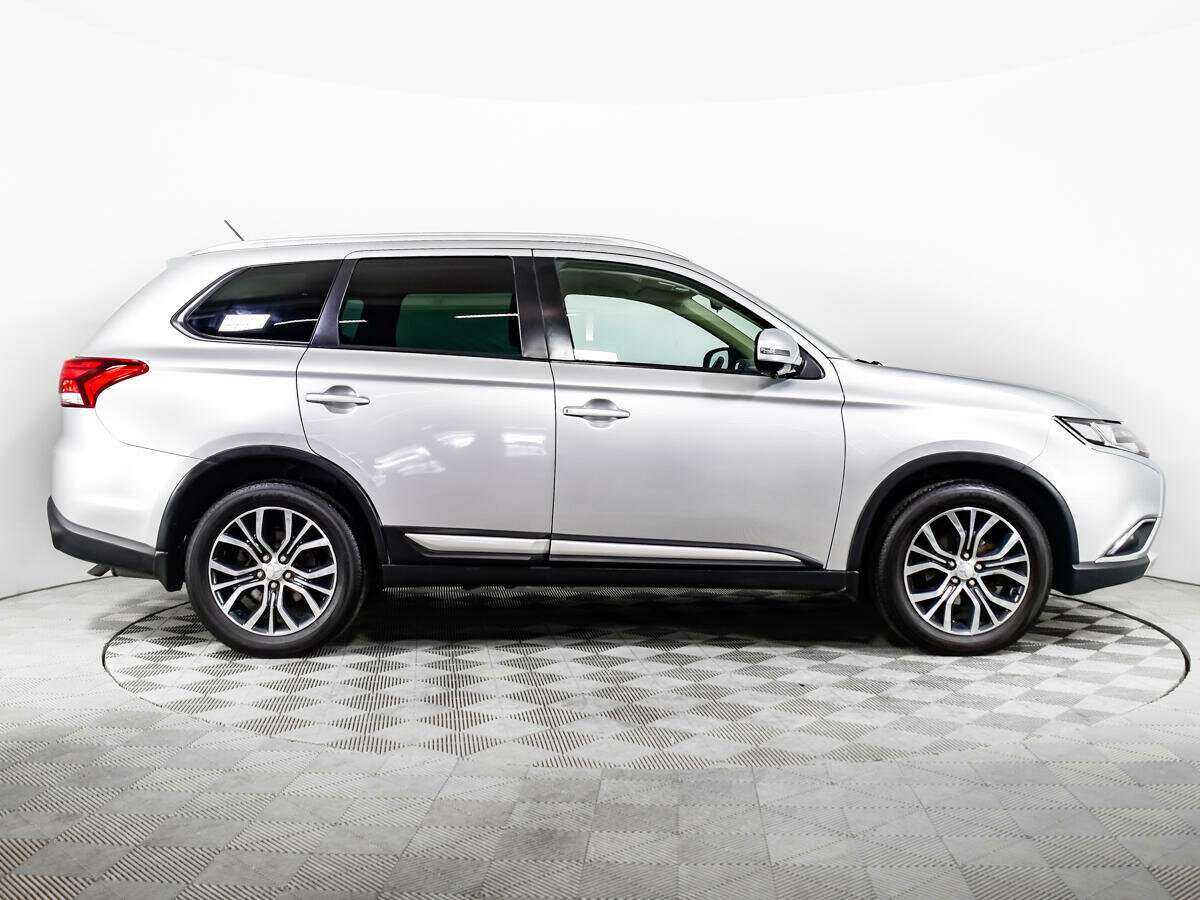 Mitsubishi Outlander с пробегом — 2016 год. Фото: #3