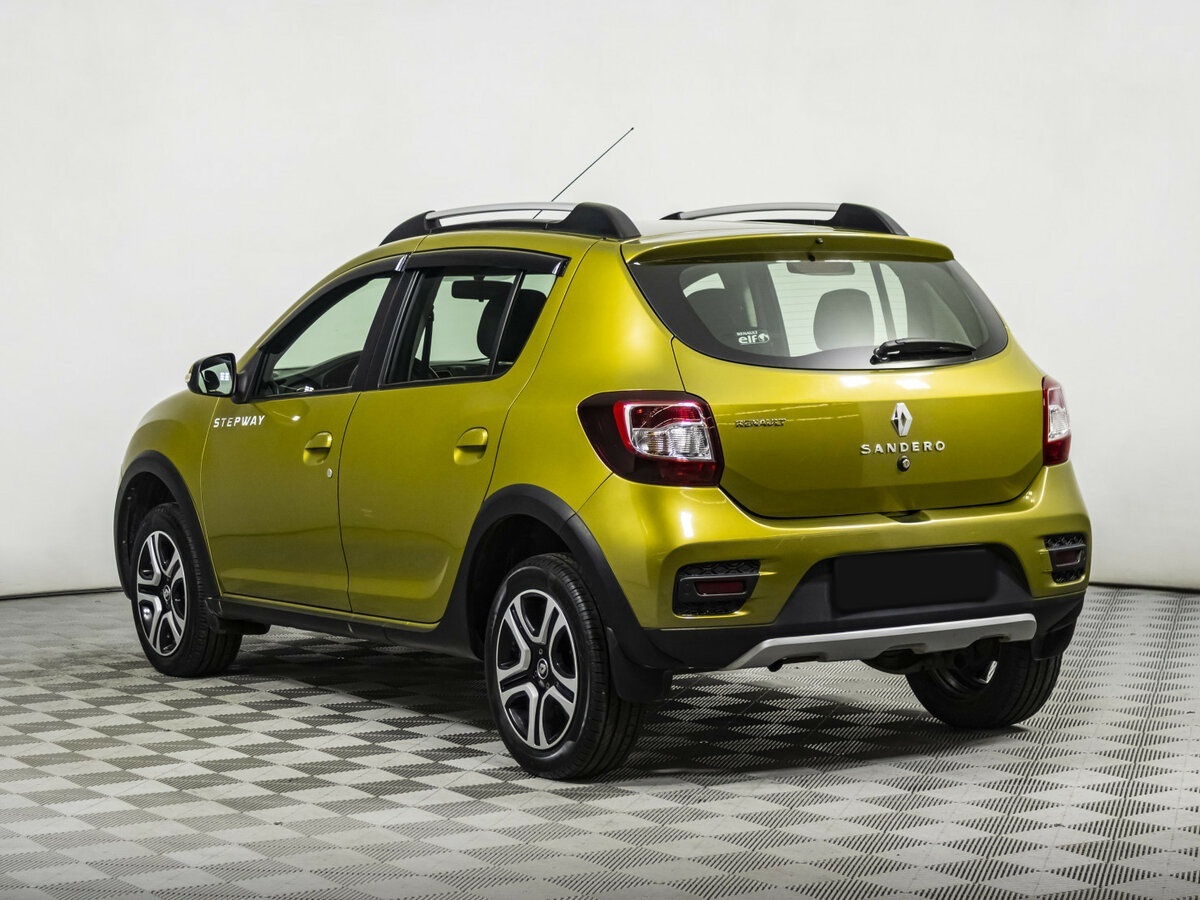 Renault Sandero с пробегом — 2015 год. Фото: #5
