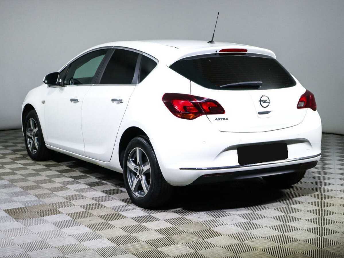 Opel Astra с пробегом — 2013 год. Фото: #5