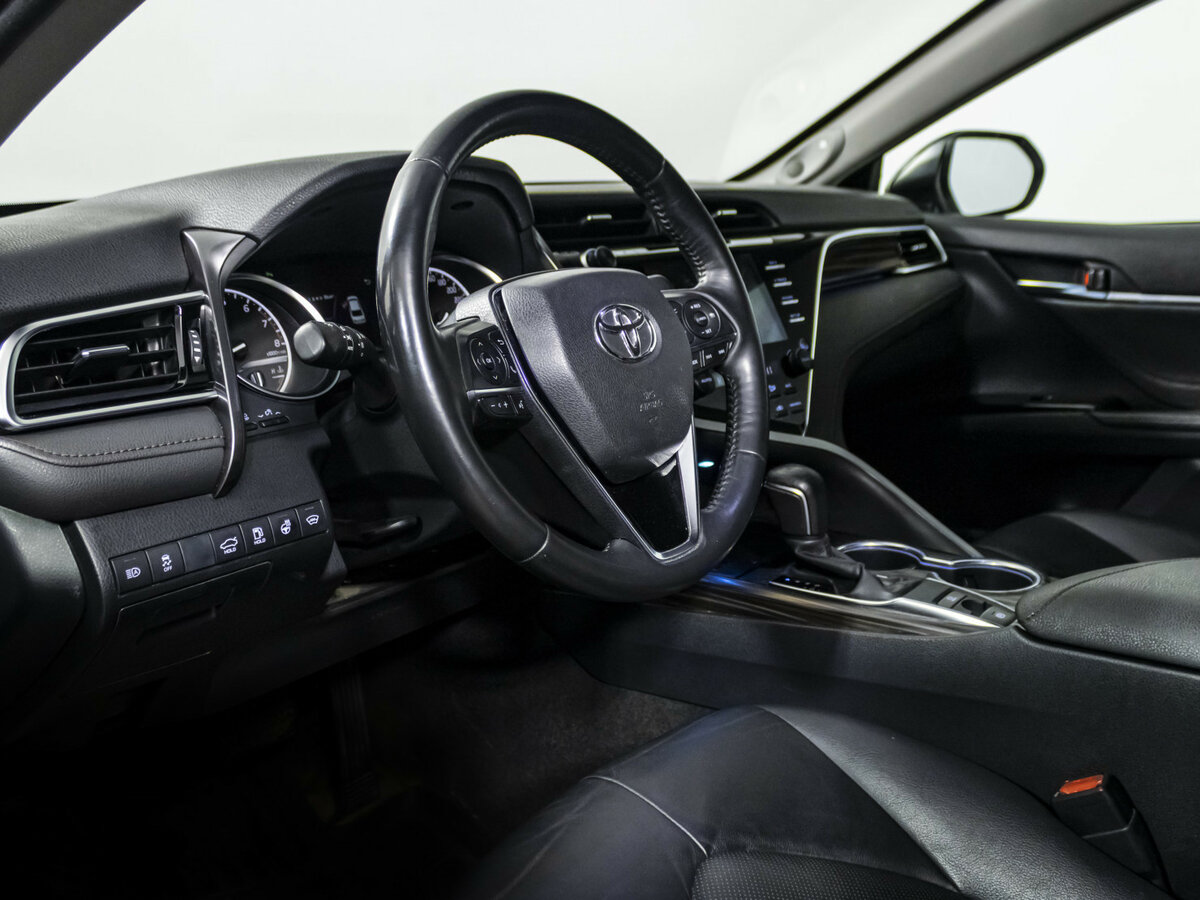 Toyota Camry с пробегом — 2019 год. Фото: #8