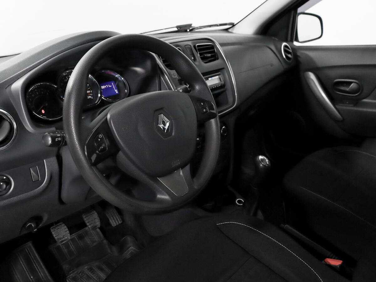 Renault Sandero с пробегом — 2015 год. Фото: #8