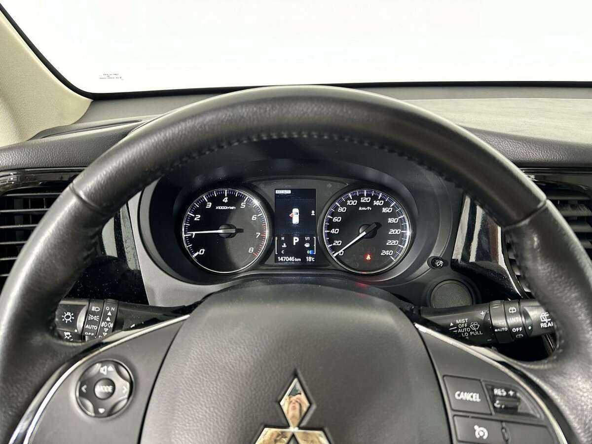 Mitsubishi Outlander с пробегом — 2017 год. Фото: #10