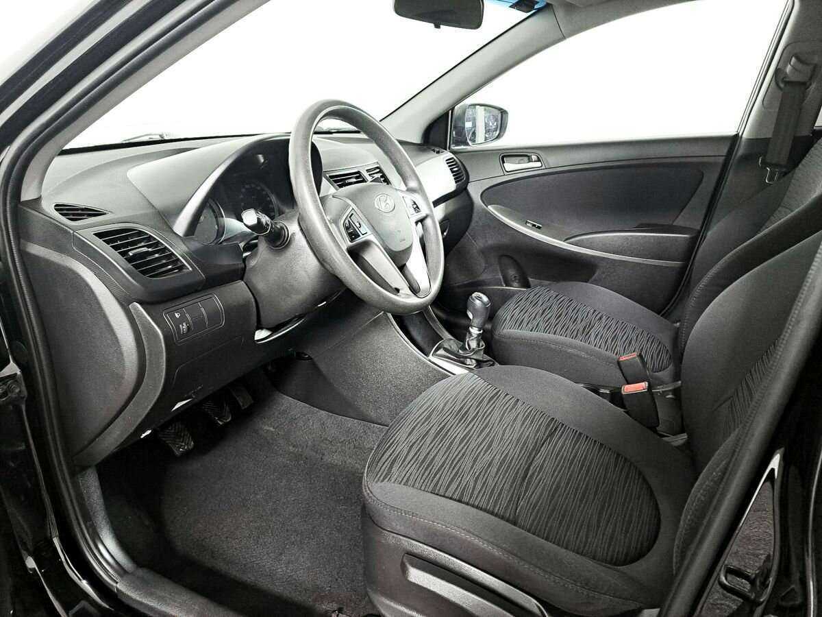 Hyundai Solaris с пробегом — 2015 год. Фото: #12