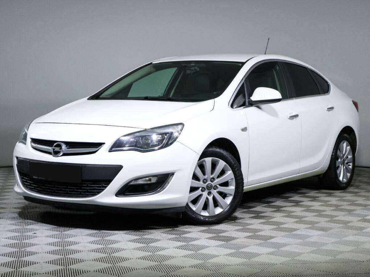 Opel Astra с пробегом — 2013 год. Фото: #0