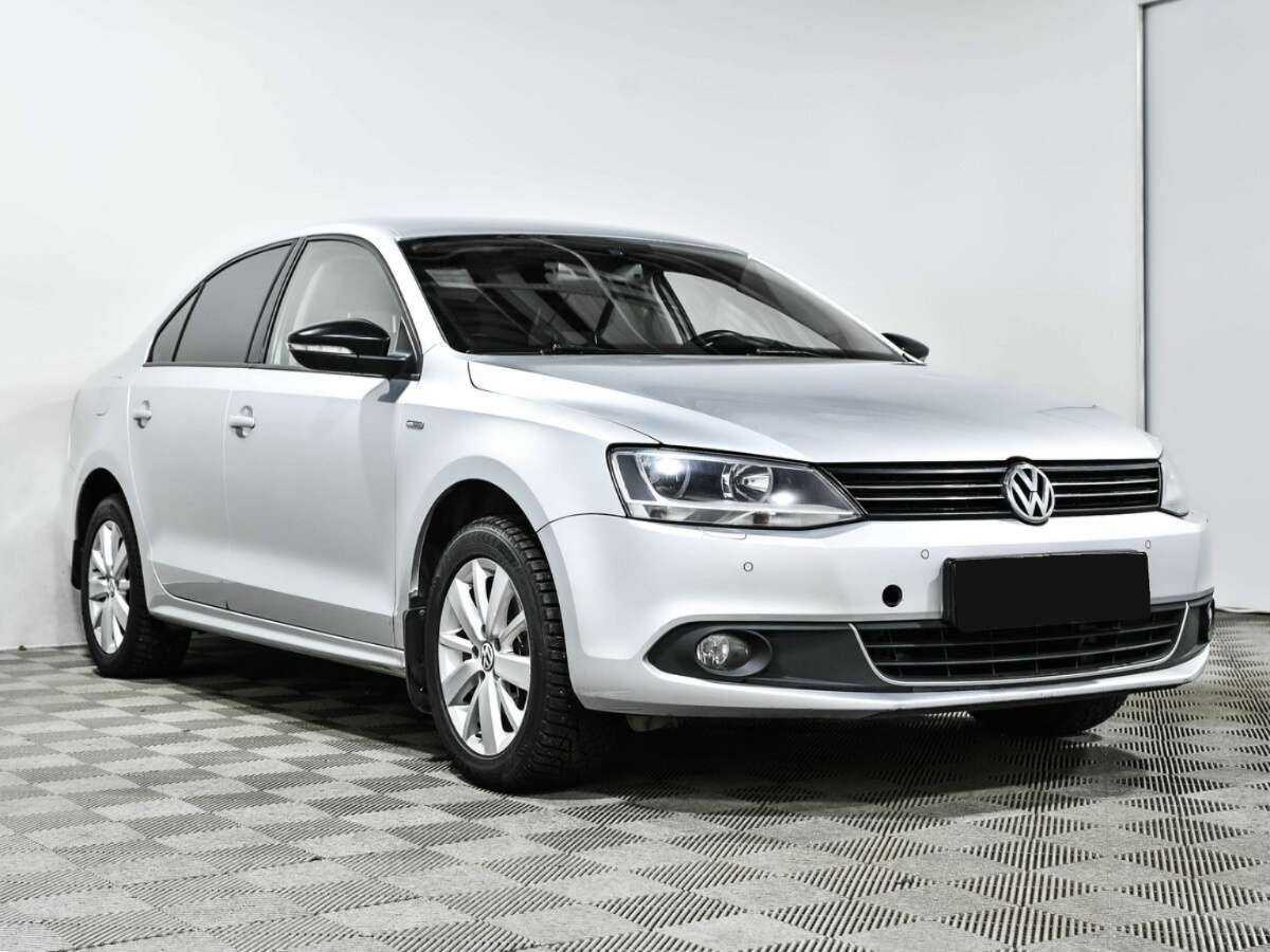 Volkswagen Jetta с пробегом — 2013 год. Фото: #2
