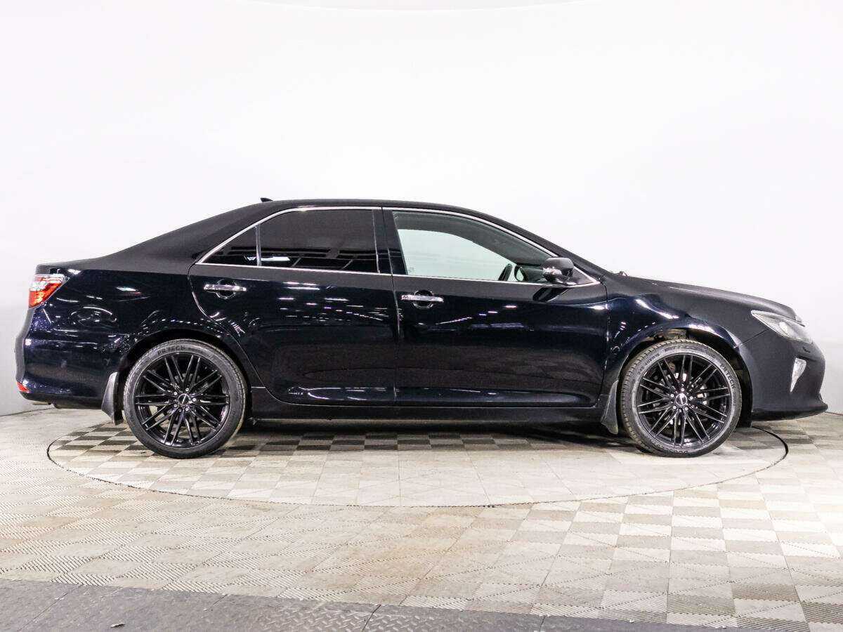Toyota Camry с пробегом — 2017 год. Фото: #3