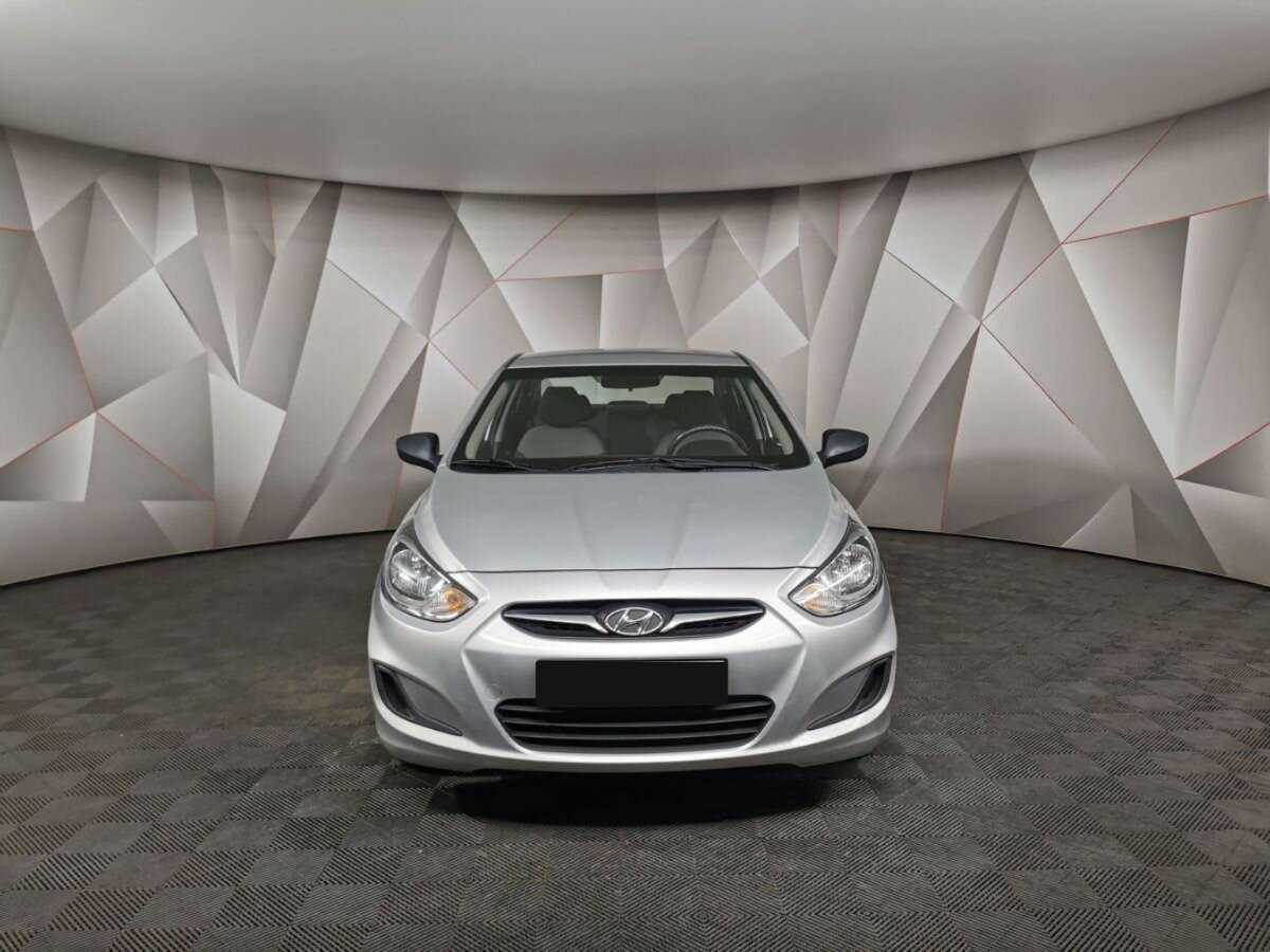 Hyundai Solaris с пробегом — 2014 год. Фото: #6