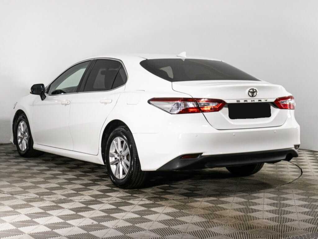 Toyota Camry с пробегом — 2018 год. Фото: #6