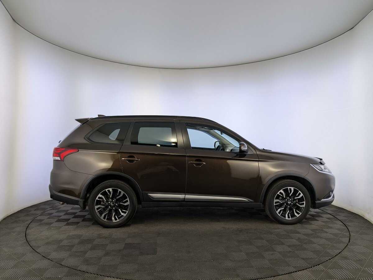 Mitsubishi Outlander с пробегом — 2022 год. Фото: #3