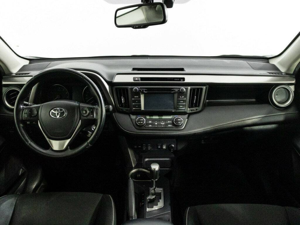 Toyota RAV4 с пробегом — 2016 год. Фото: #10