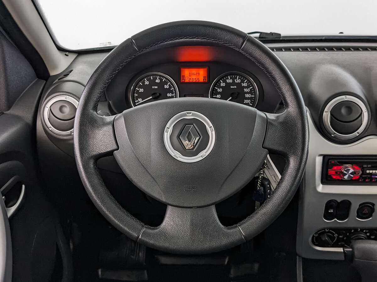 Renault Sandero с пробегом — 2013 год. Фото: #16
