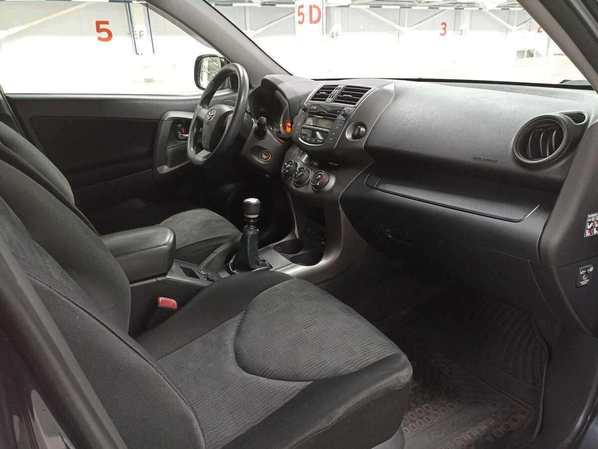Toyota RAV4 с пробегом — 2012 год. Фото: #10