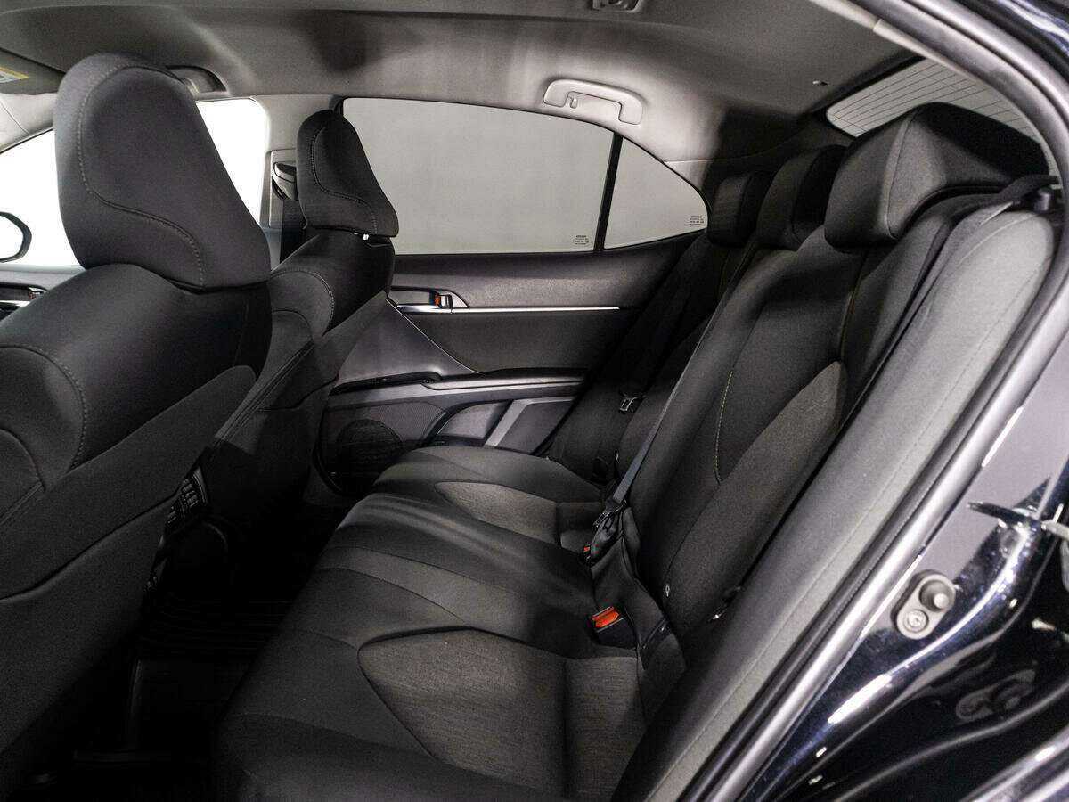 Toyota Camry с пробегом — 2019 год. Фото: #9