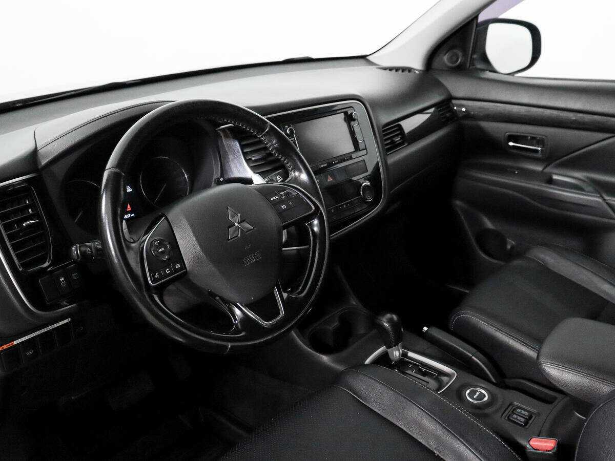 Mitsubishi Outlander с пробегом — 2016 год. Фото: #8