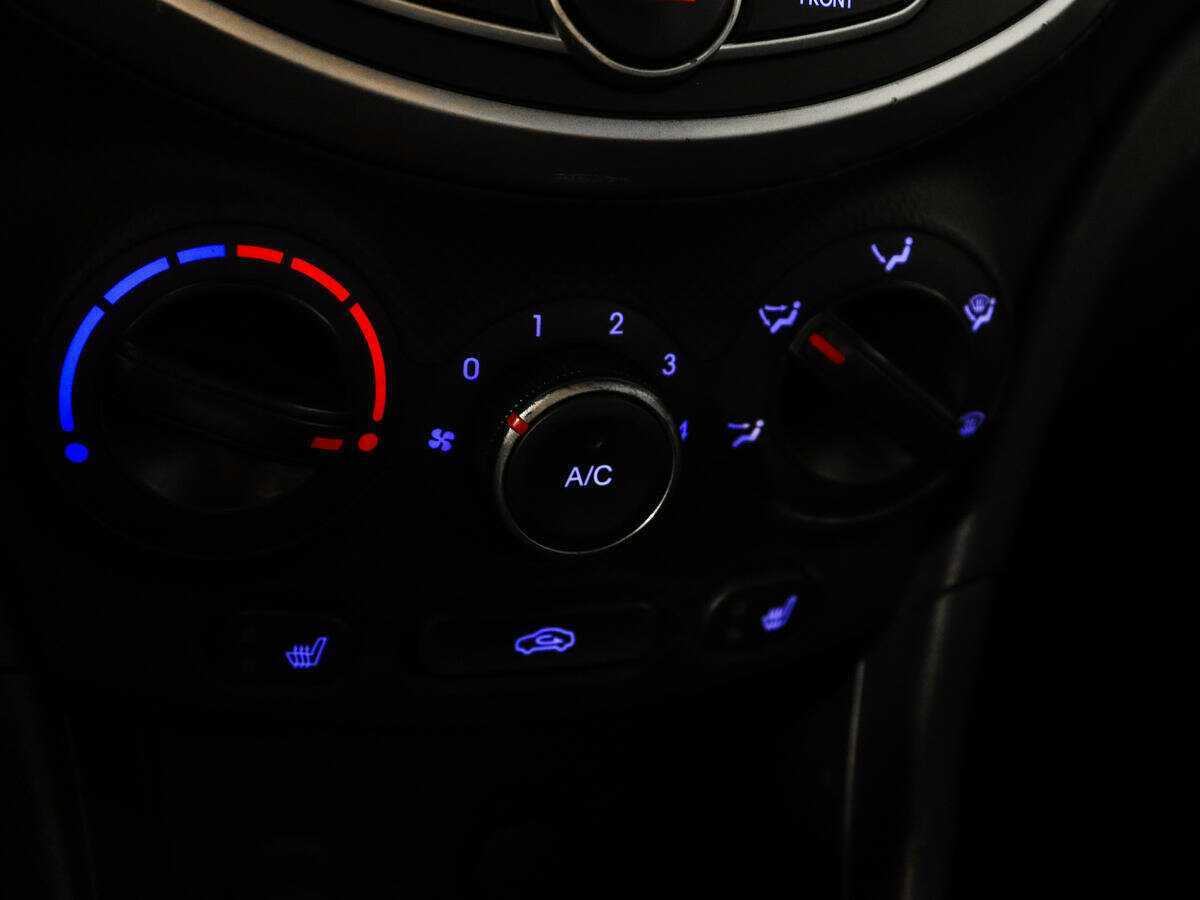 Hyundai Solaris с пробегом — 2013 год. Фото: #15