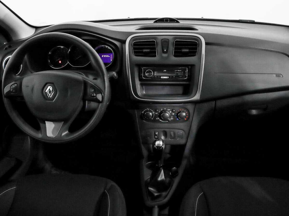 Renault Sandero с пробегом — 2017 год. Фото: #10