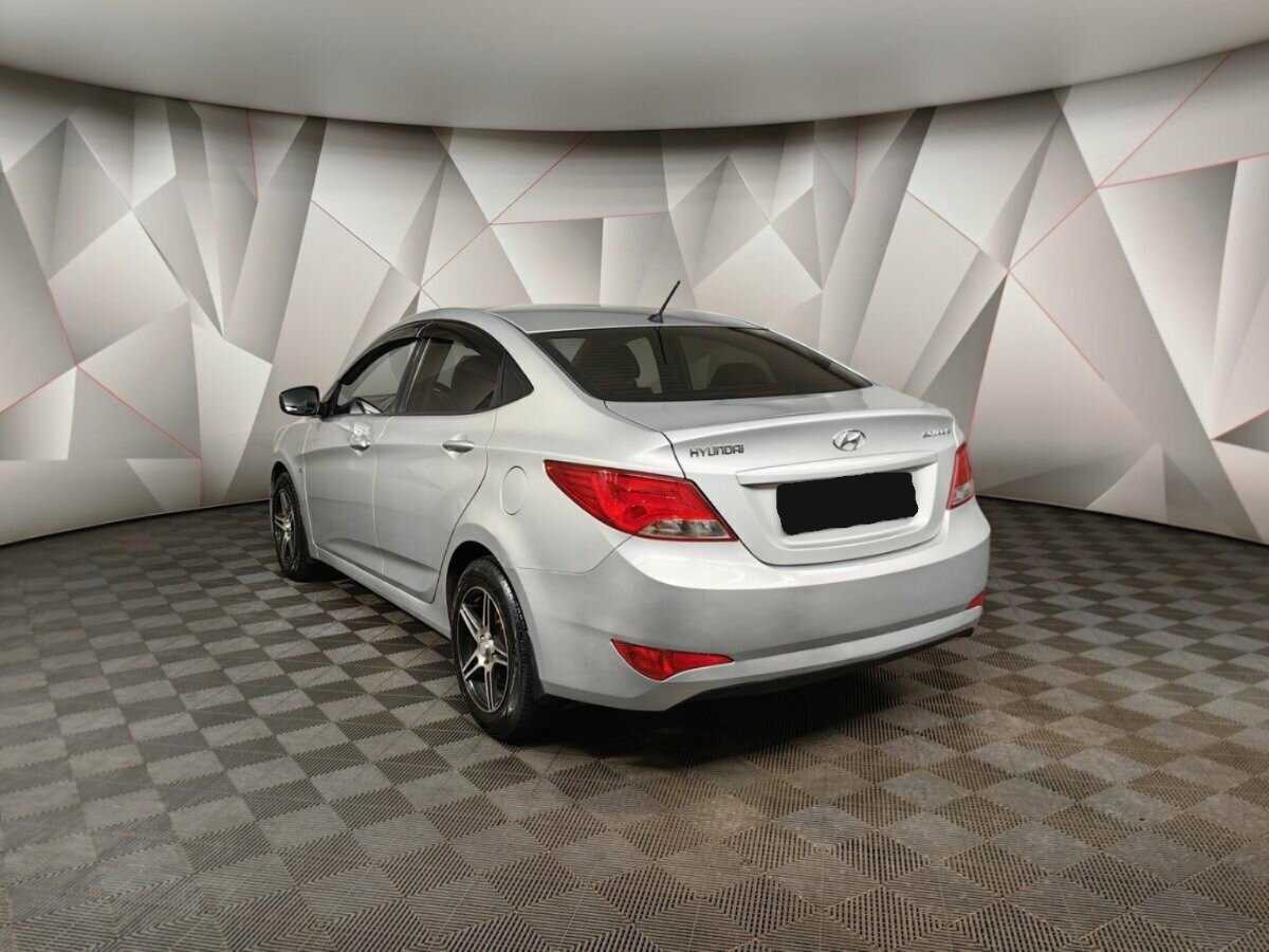 Hyundai Solaris с пробегом — 2015 год. Фото: #3