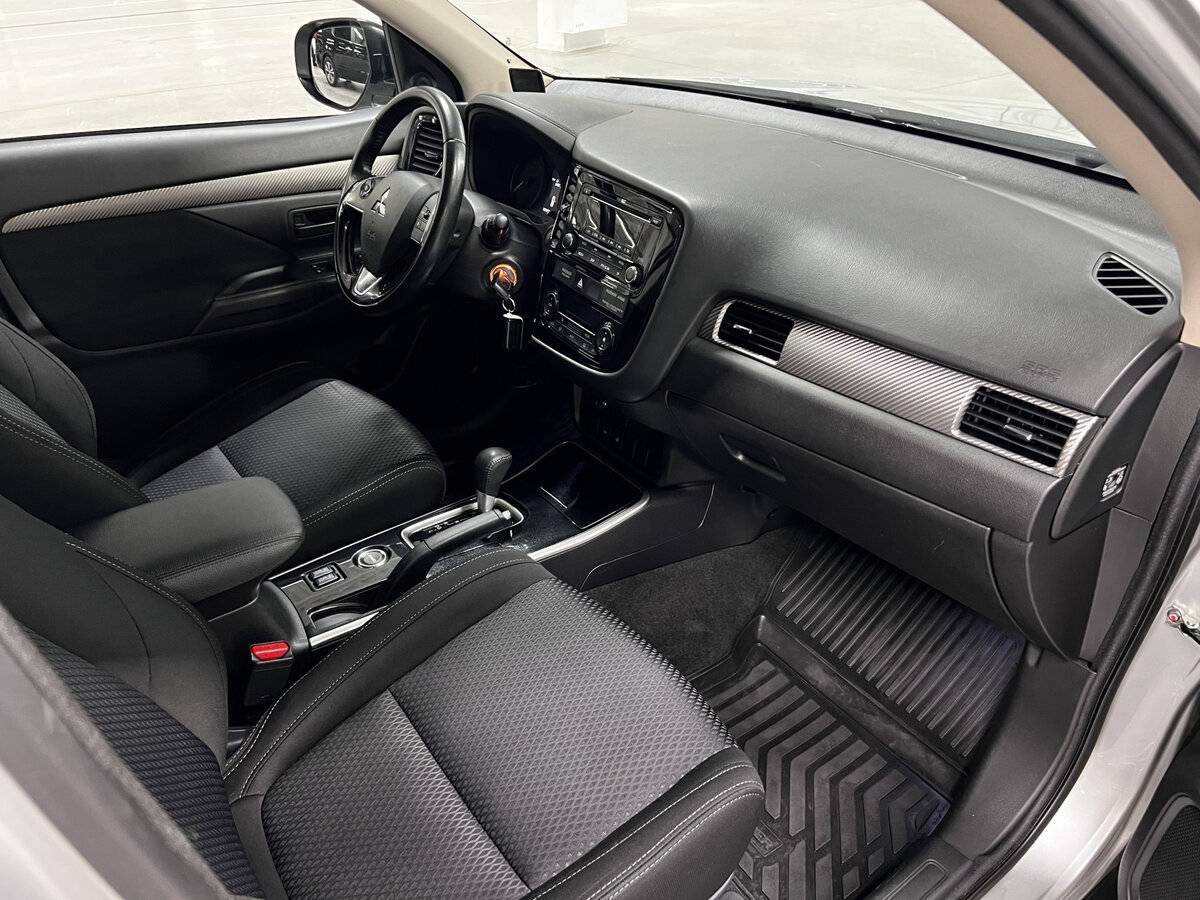 Mitsubishi Outlander с пробегом — 2017 год. Фото: #10