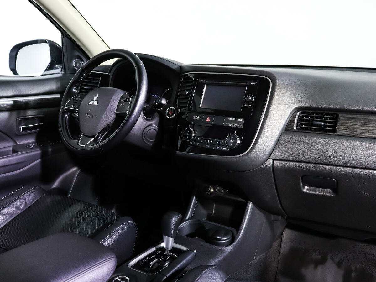 Mitsubishi Outlander с пробегом — 2016 год. Фото: #7