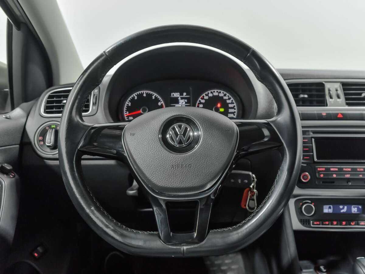 Volkswagen Polo с пробегом — 2015 год. Фото: #7
