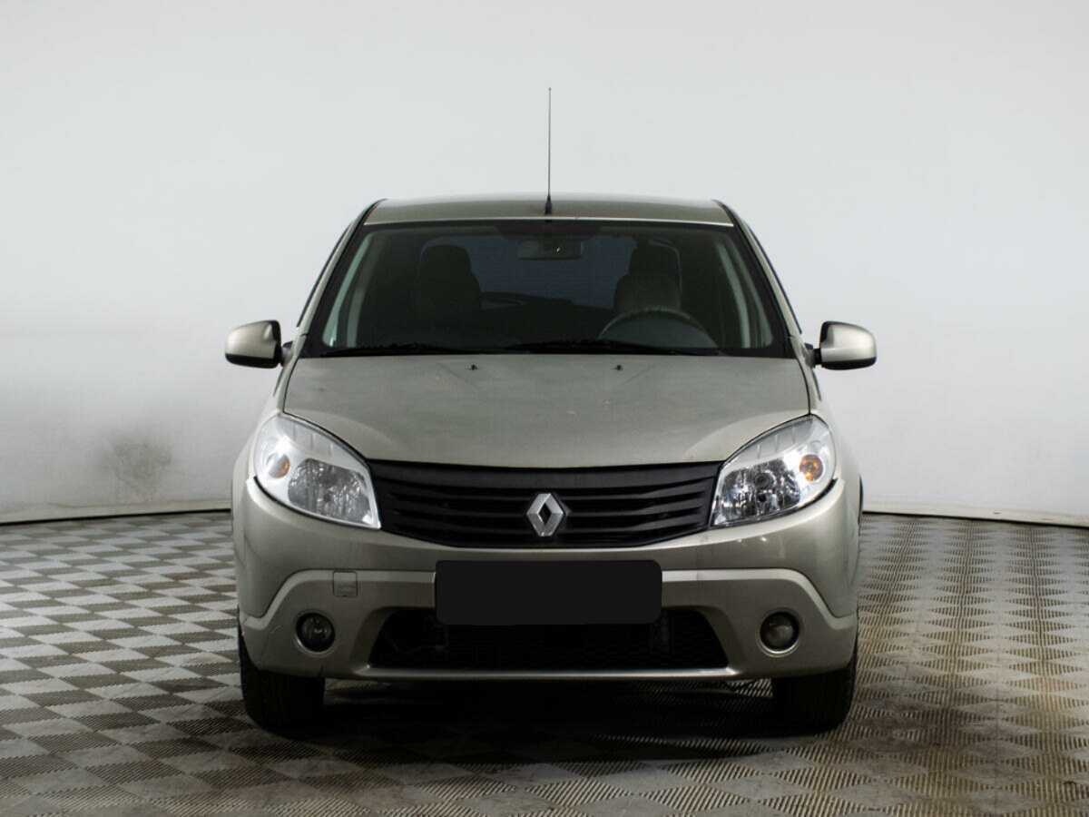 Renault Sandero с пробегом — 2013 год. Фото: #1