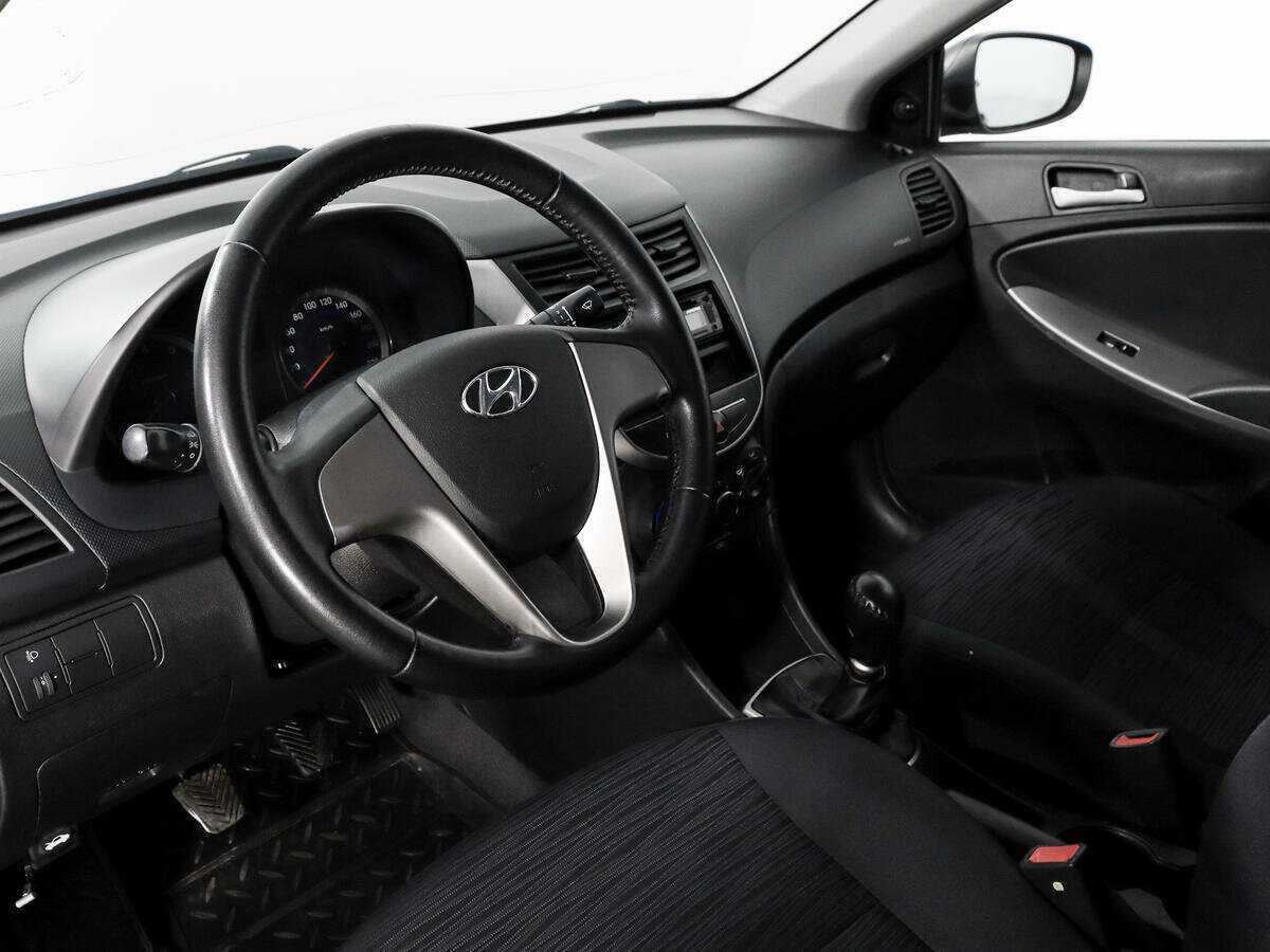 Hyundai Solaris с пробегом — 2014 год. Фото: #5