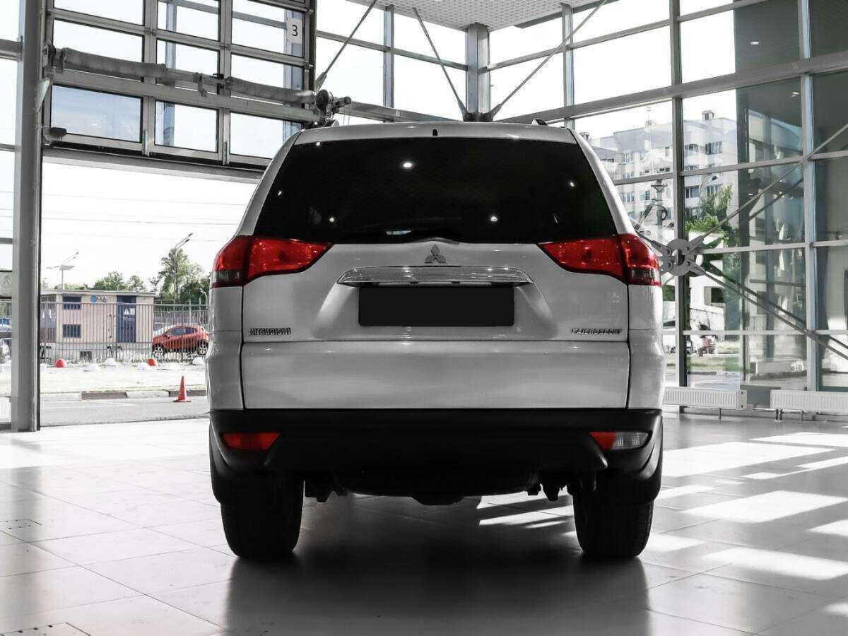 Mitsubishi Pajero Sport с пробегом — 2015 год. Фото: #4