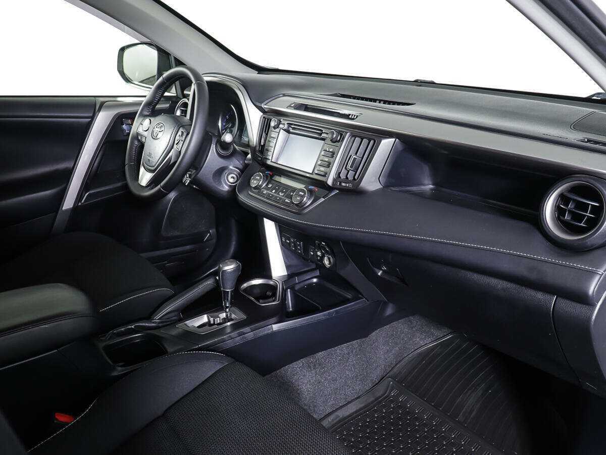 Toyota RAV4 с пробегом — 2016 год. Фото: #6