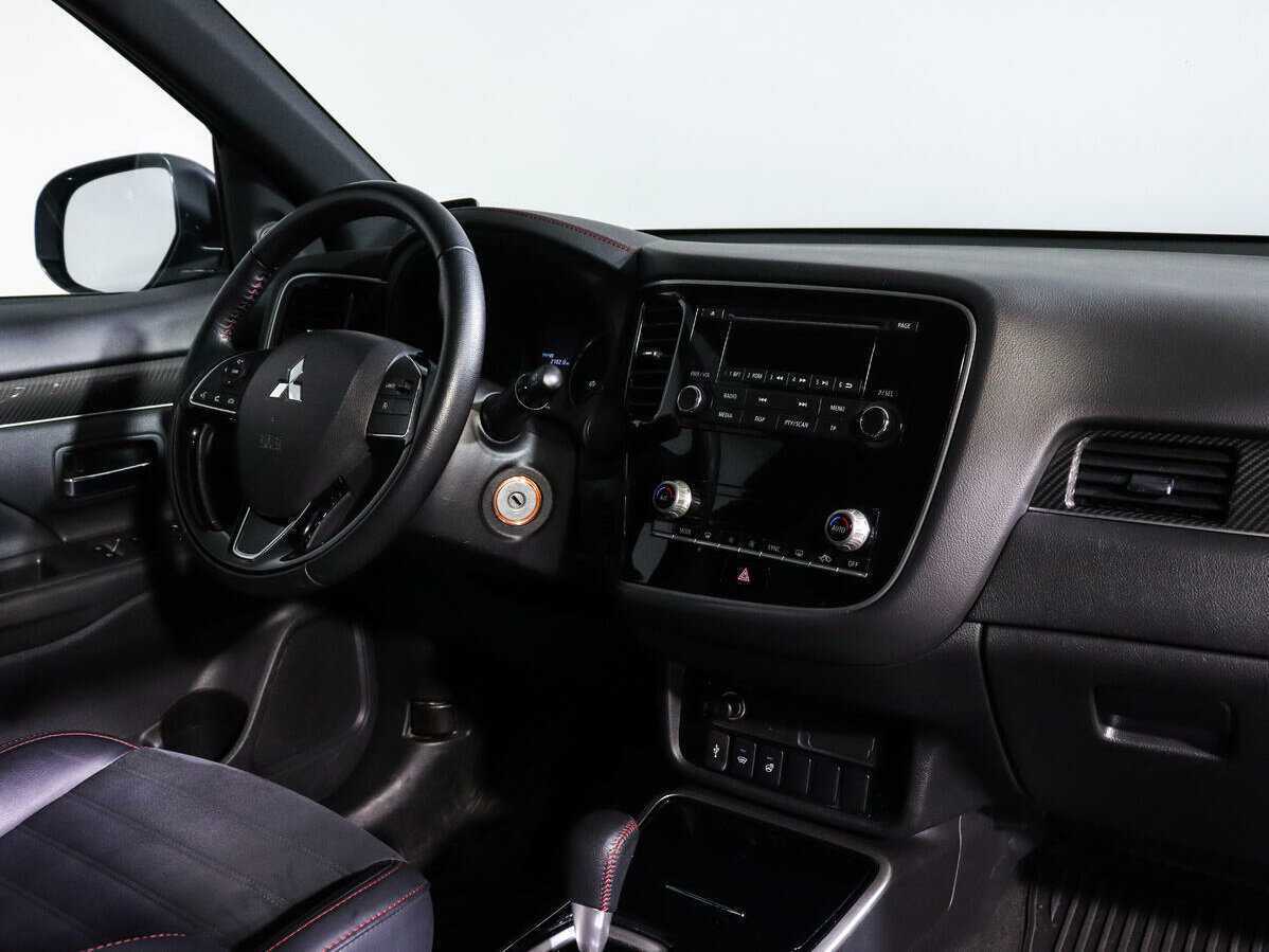 Mitsubishi Outlander с пробегом — 2020 год. Фото: #6