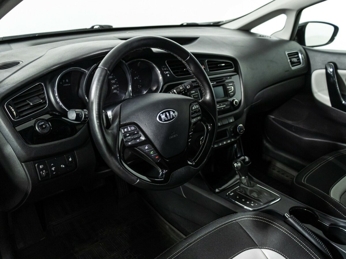 Kia Ceed с пробегом — 2013 год. Фото: #10