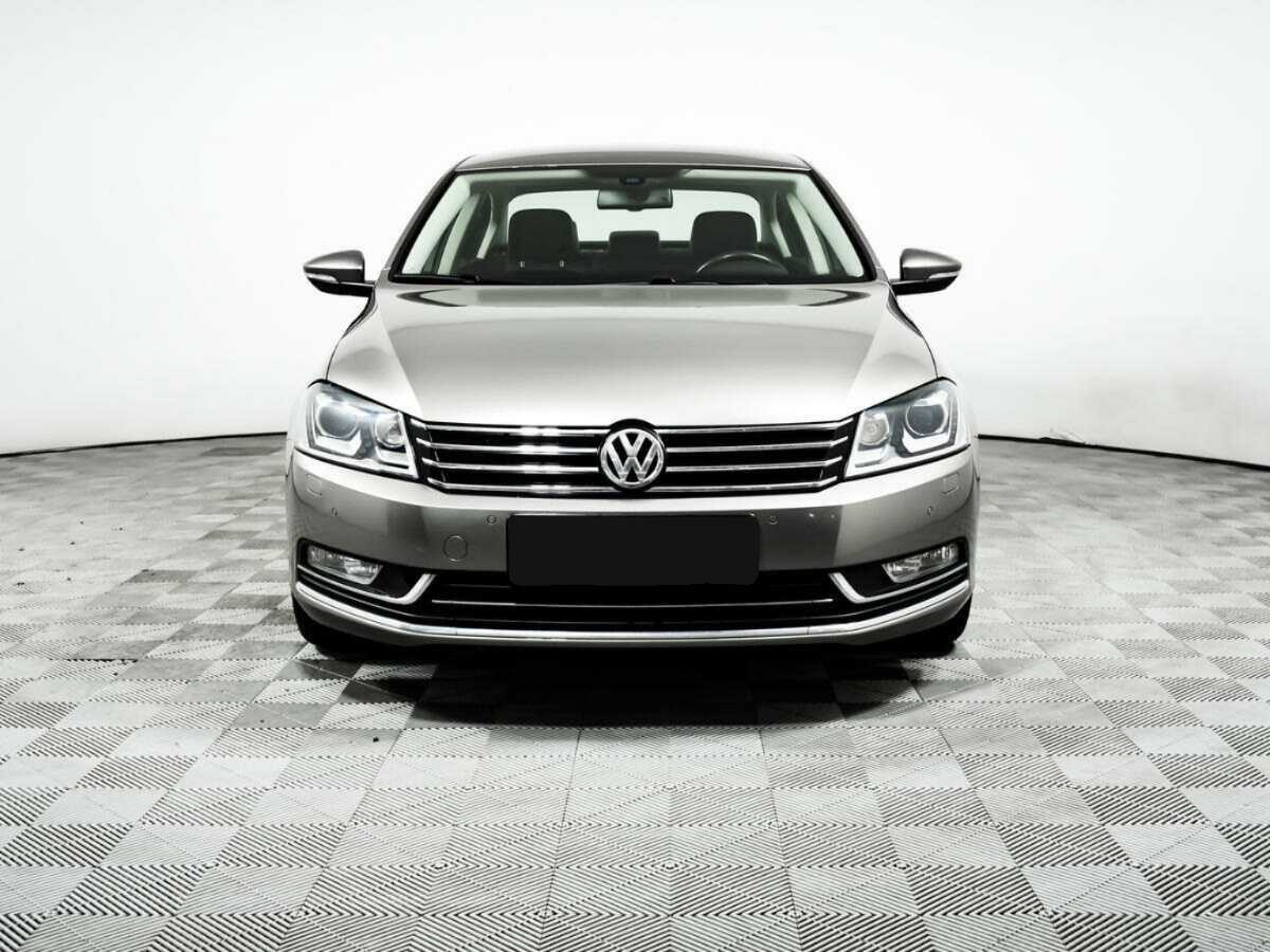 Volkswagen Passat с пробегом — 2012 год. Фото: #1