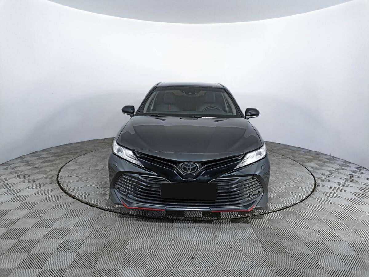 Toyota Camry с пробегом — 2020 год. Фото: #1