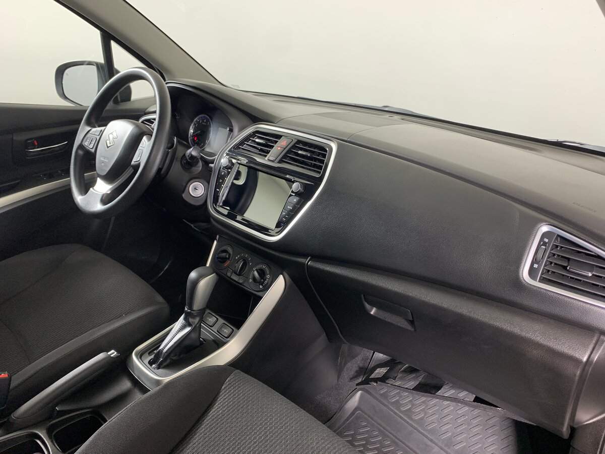 Suzuki SX4 с пробегом — 2018 год. Фото: #12