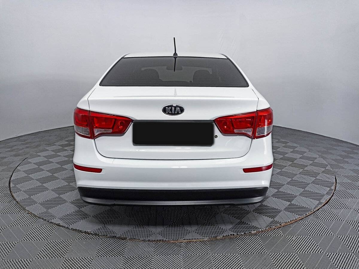 Kia Rio с пробегом — 2015 год. Фото: #5