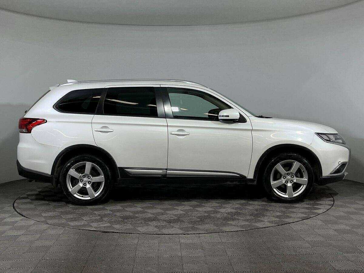 Mitsubishi Outlander с пробегом — 2018 год. Фото: #3