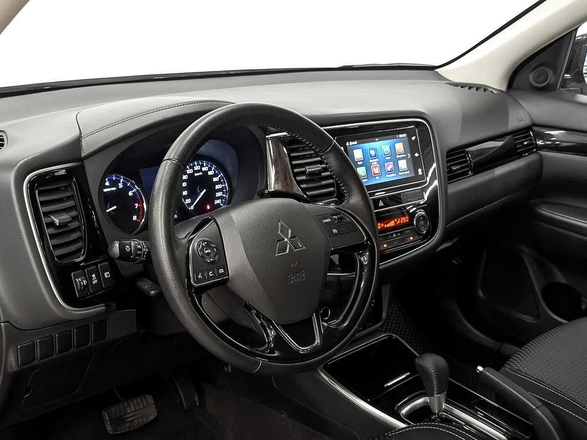 Mitsubishi Outlander с пробегом — 2020 год. Фото: #14