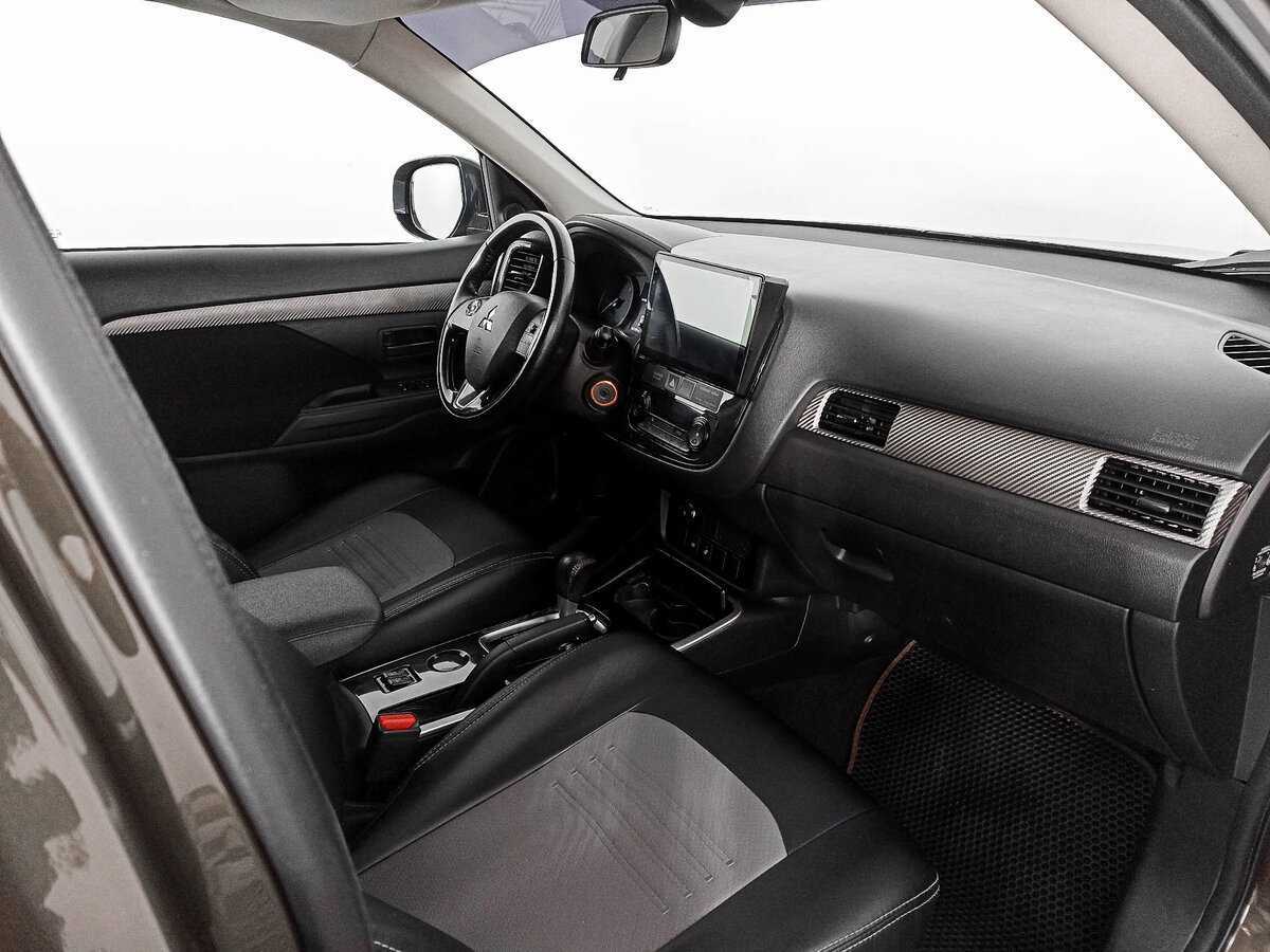 Mitsubishi Outlander с пробегом — 2018 год. Фото: #9