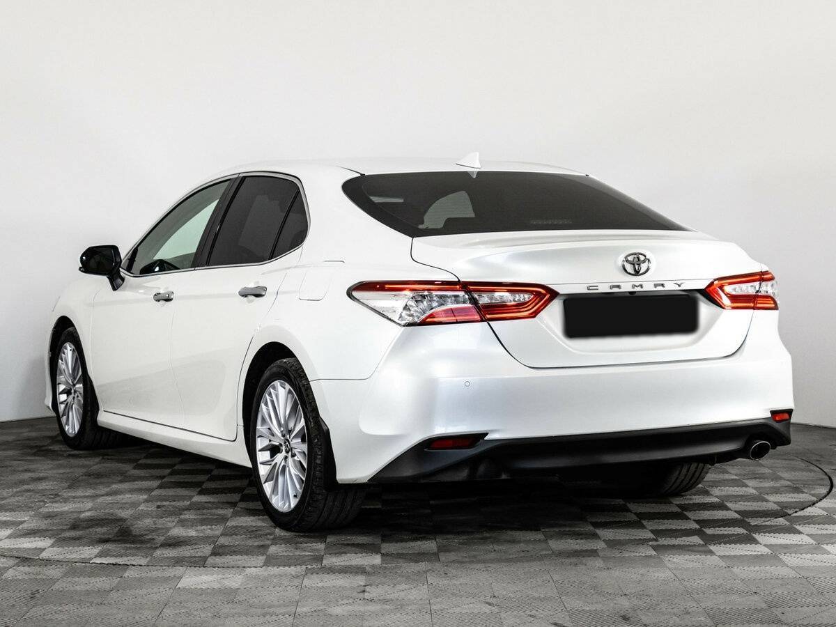 Toyota Camry с пробегом — 2018 год. Фото: #7